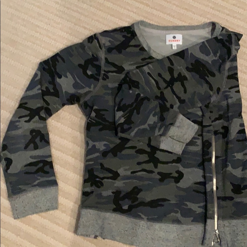 Sundry camo sweatshirt